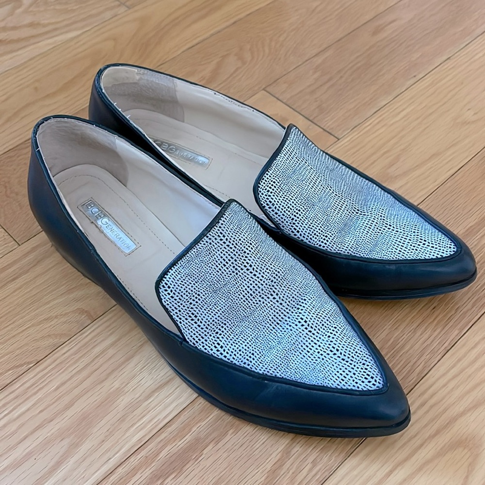 Pointed toe black loafer flats, black & white pattern. BCBGeneration, size 8 1/2